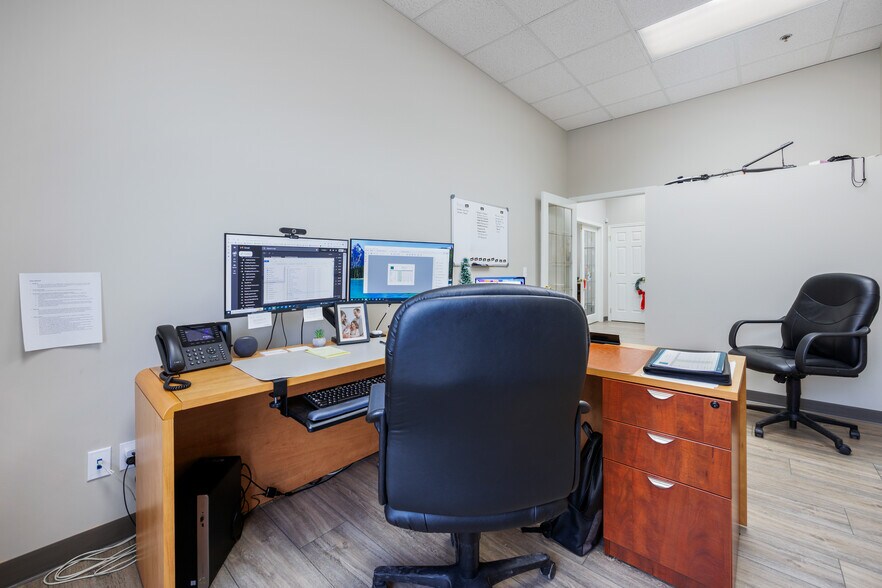 More Photos Of 4999 43rd St SE, Calgary Light Distribution For Sale