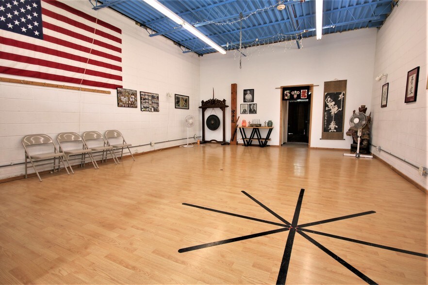 More Photos Of 1175 Post Rd, Warwick Storefront Retail Office For Lease