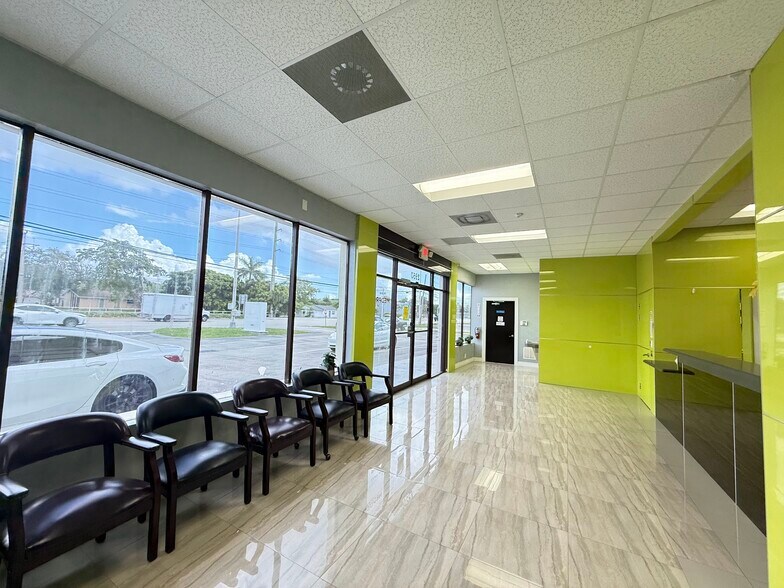 More Photos Of 2950 W Griffin Rd, Fort Lauderdale Freestanding For Lease