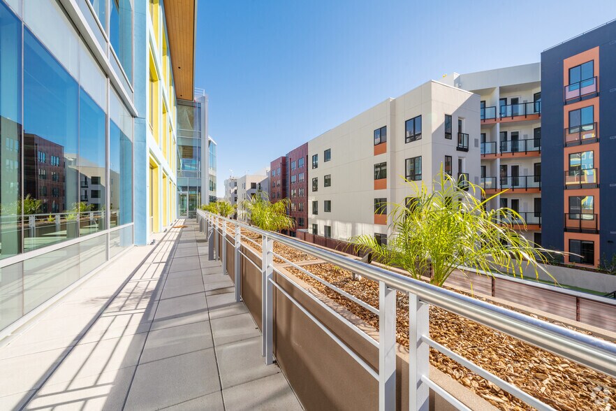 More Photos Of 166 N Rollins Rd, Millbrae Office For Lease