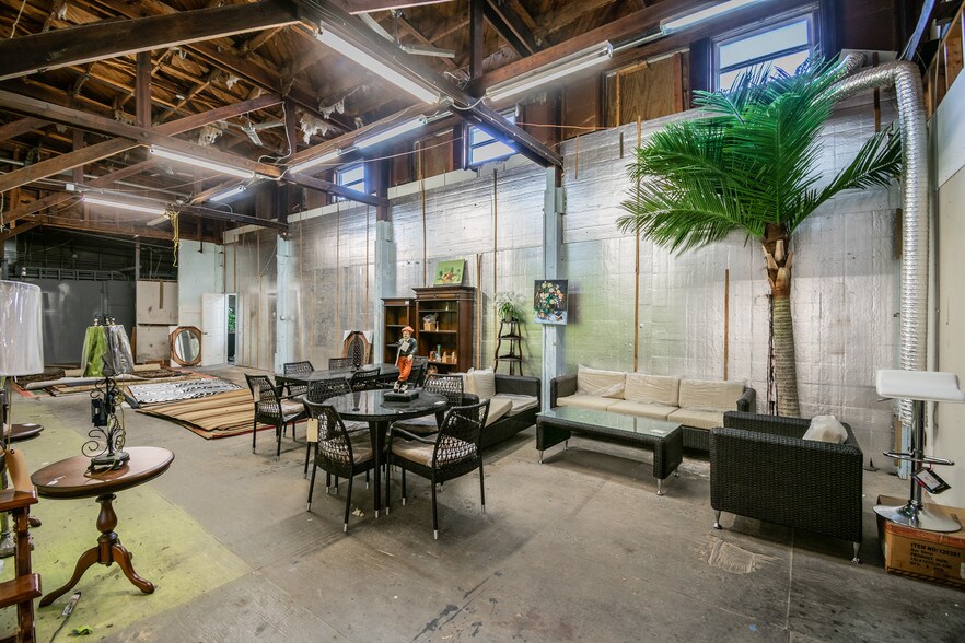 More Photos Of 4214 W Virginia Ave, Tampa Warehouse For Lease