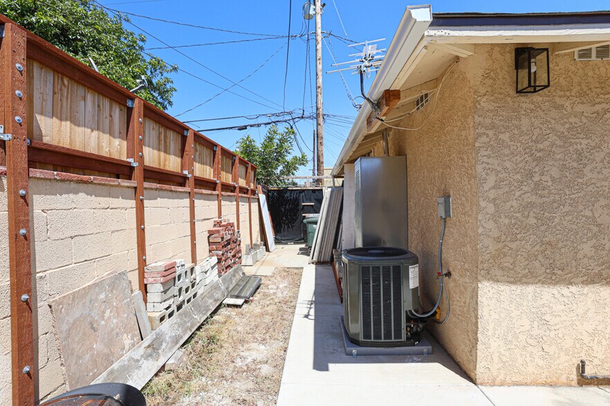 More Photos Of 2117-2119 E 7th St, Long Beach Storefront Retail Residential For Sale