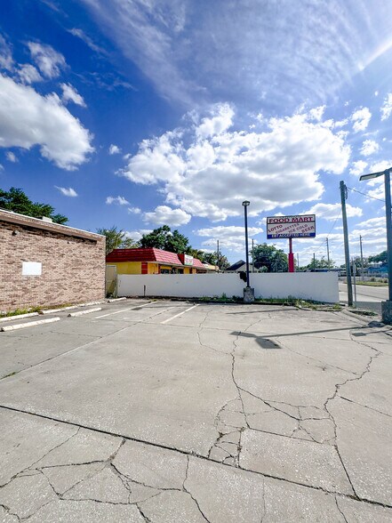 More Photos Of 938 W Colonial Dr, Orlando Freestanding For Lease