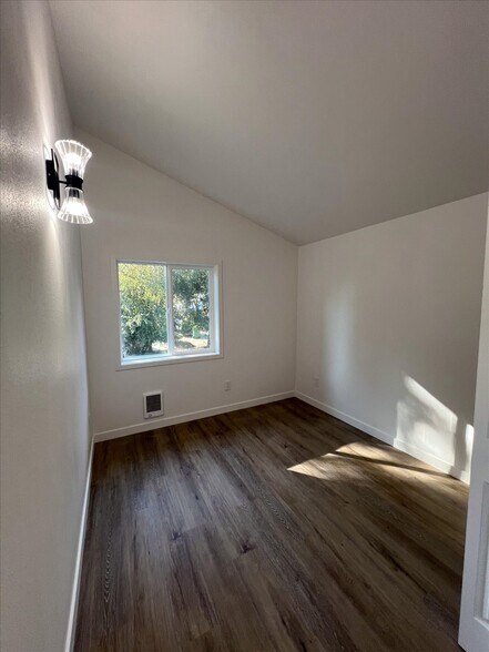 More Photos Of 10443 17th Ave SW, Seattle Multifamily For Sale