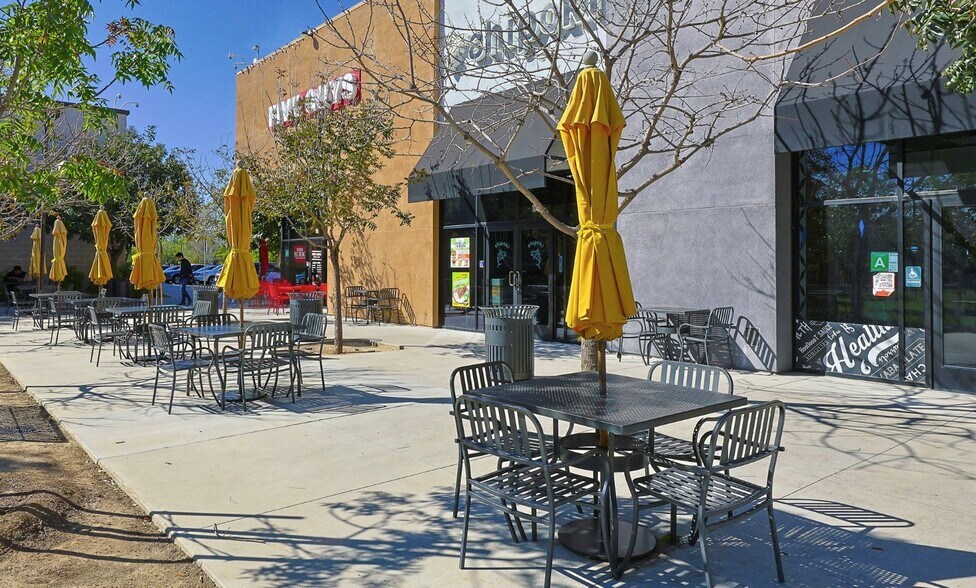 More Photos Of 8420-8440 Balboa Blvd, Northridge Storefront For Sale