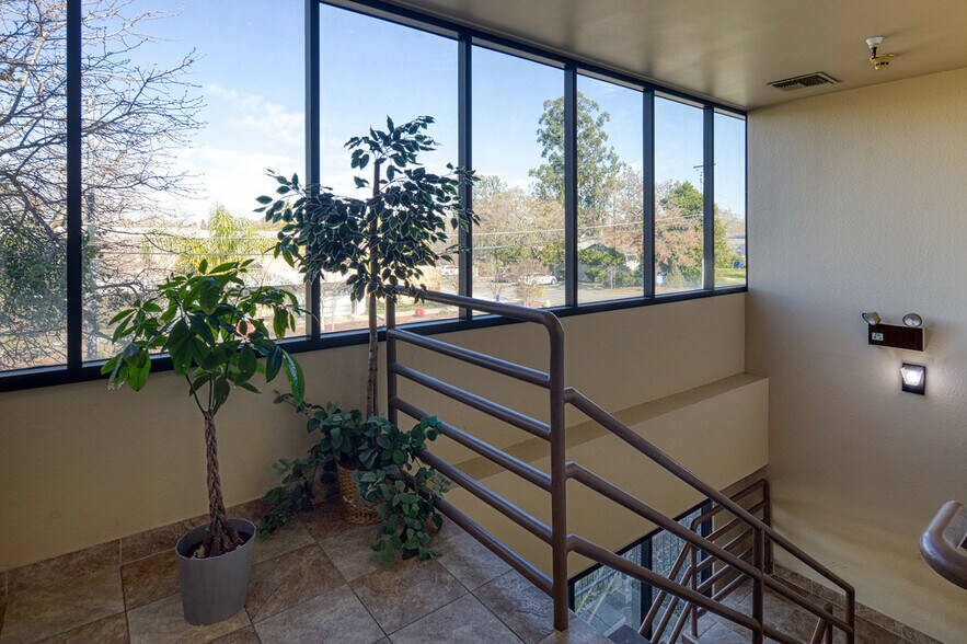 More Photos Of 7200 Fair Oaks Blvd, Carmichael Office Residential For Sale