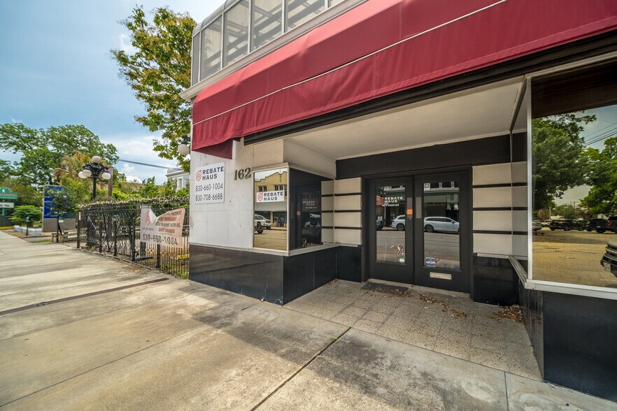 More Photos Of 150-162 S Seguin Ave, New Braunfels Office For Lease
