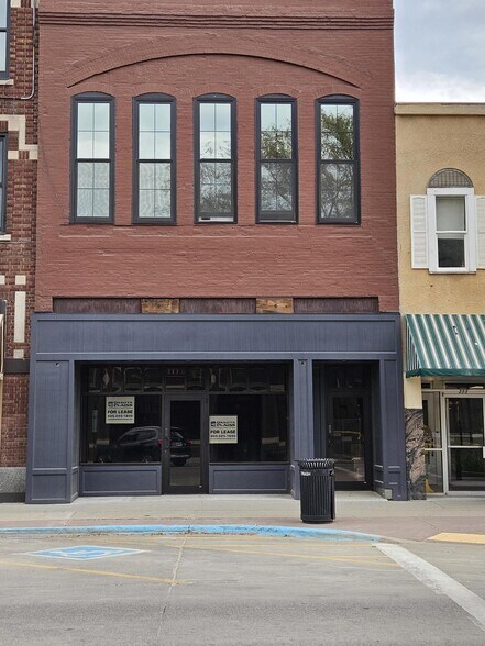 Primary Photo Of 309 S Main St, Aberdeen Storefront Retail Residential For Lease