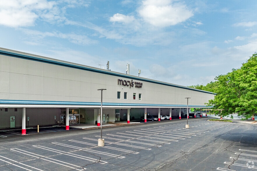More Photos Of 275 Route 4, Paramus Unknown For Lease