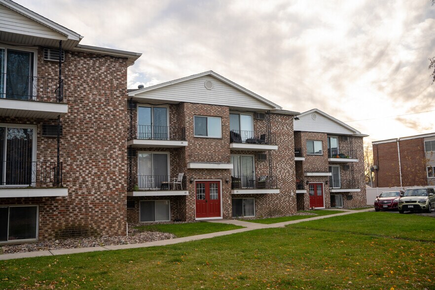 More Photos Of 9901 Niagara Falls Blvd, Niagara Falls Apartments For Sale