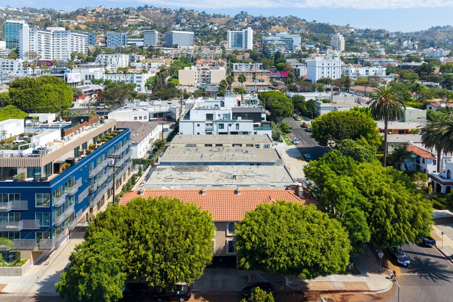 More Photos Of 1001 N Croft Ave, Los Angeles Apartments For Sale