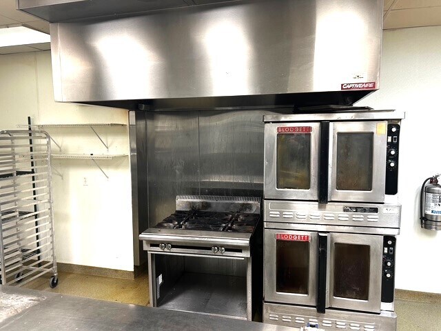 More Photos Of 14 Main St S, Hutchinson Storefront Retail Office For Sale