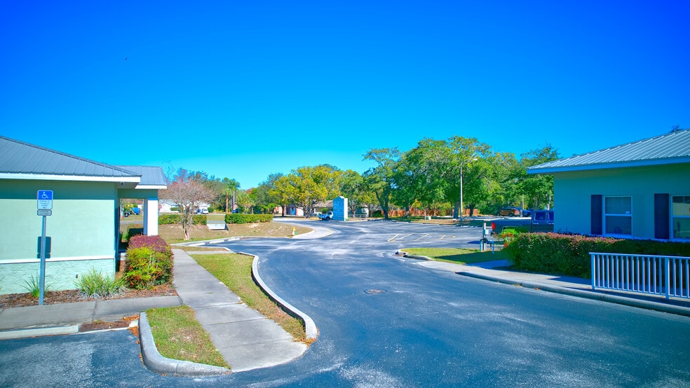 More Photos Of 8344-8346 Forest Oaks Blvd, Spring Hill Medical For Sale