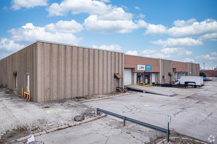 More Photos Of 410-470 W 169th St, South Holland Warehouse For Lease