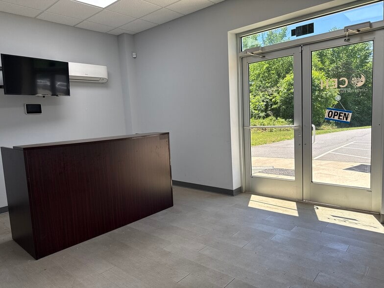 More Photos Of 840 Biscayne Dr, Concord Warehouse For Lease