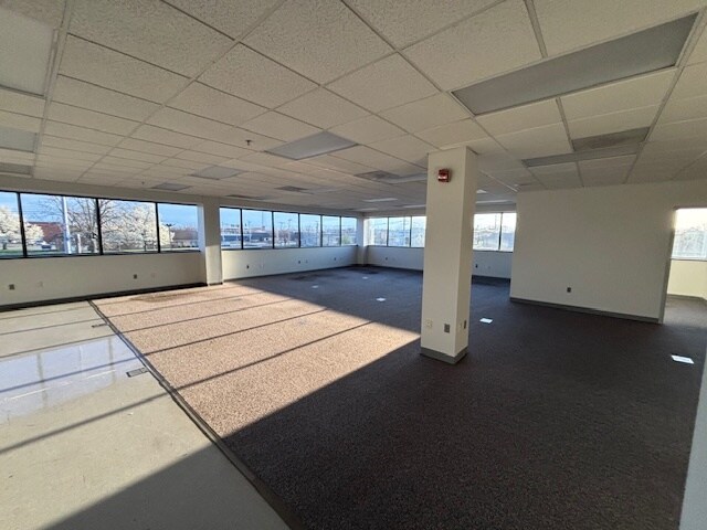More Photos Of 610 E Walnut St, Evansville Office For Sale