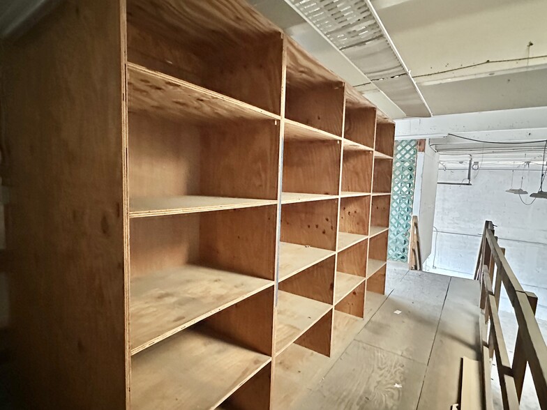 More Photos Of 5751 Dawson St, Hollywood Warehouse For Lease