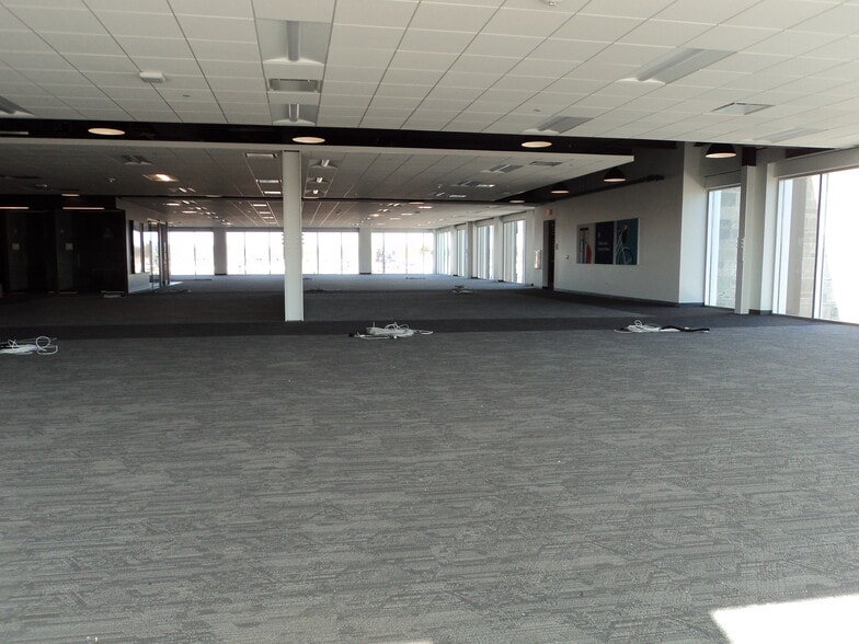 More Photos Of 2020 Innovation Ct, De Pere Office For Lease