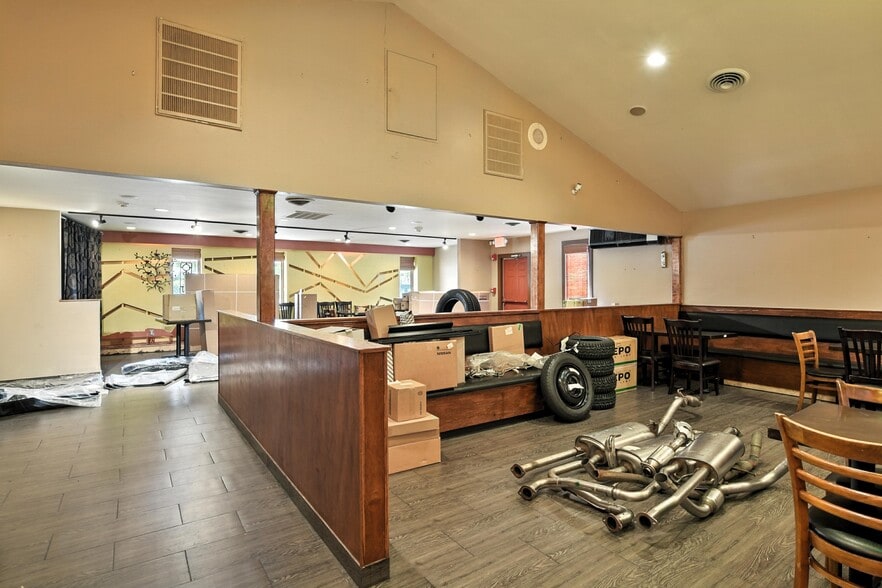 More Photos Of 48 Russell St, Hadley Restaurant For Lease