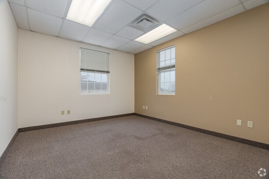 More Photos Of 303 S Jupiter Rd, Allen Unknown For Lease