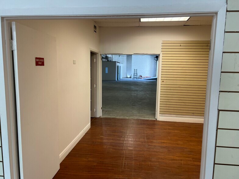 More Photos Of 570-574 NW 26th St, Miami Showroom For Lease