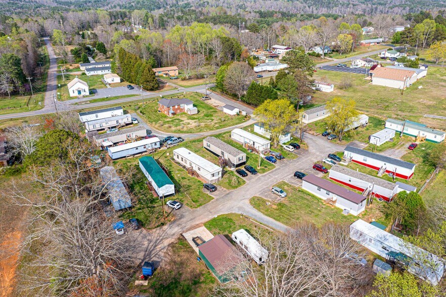 1521 Airport Rhodhiss Rd, Hickory, NC 28601 Manufactured Housing
