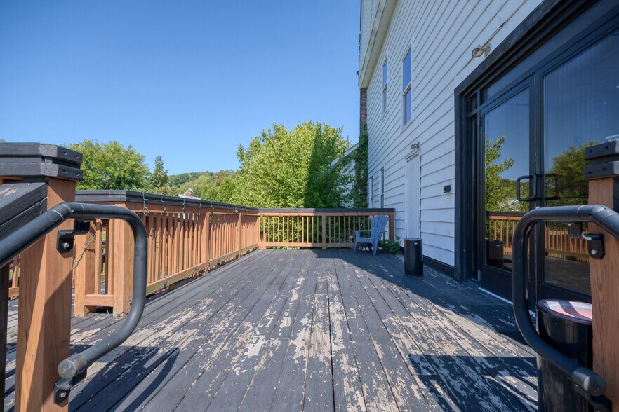 More Photos Of 1 Main St, Lyndora Restaurant For Lease