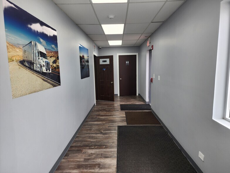 More Photos Of 1280-1330 Powis Rd, West Chicago Truck Terminal For Sale