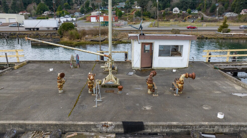 More Photos Of 2250 N Bayshore Dr, Coos Bay Marina For Sale
