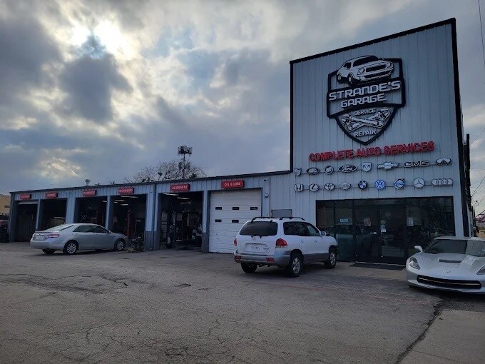 Primary Photo Of 706 E McKinney St, Denton Auto Repair For Sale