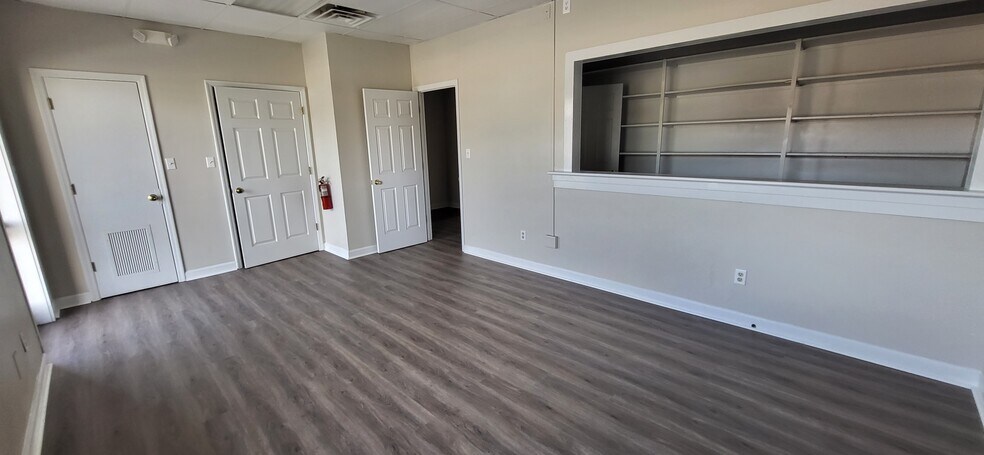 More Photos Of 2300 N Pine St, Lumberton Office For Lease
