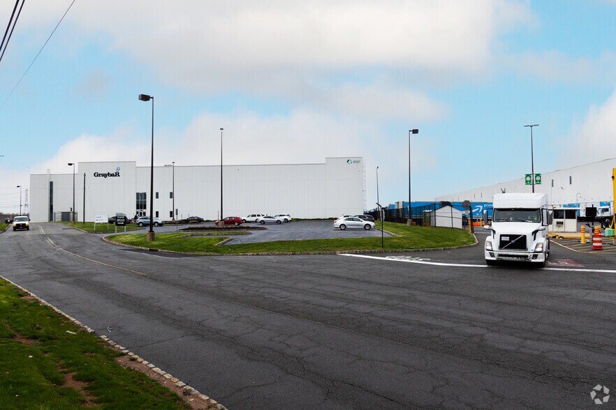 More Photos Of 8001 Industrial Ave, Carteret Warehouse For Lease
