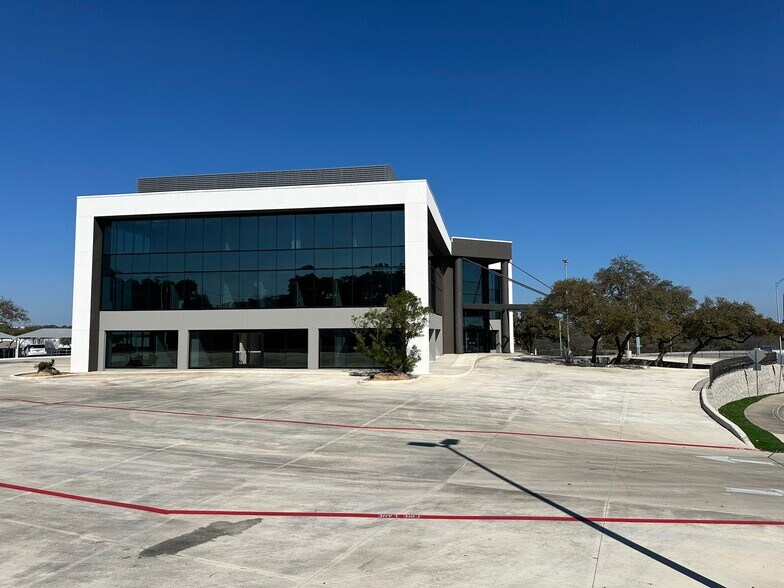 More Photos Of 9100 W Interstate 10, San Antonio Medical For Lease