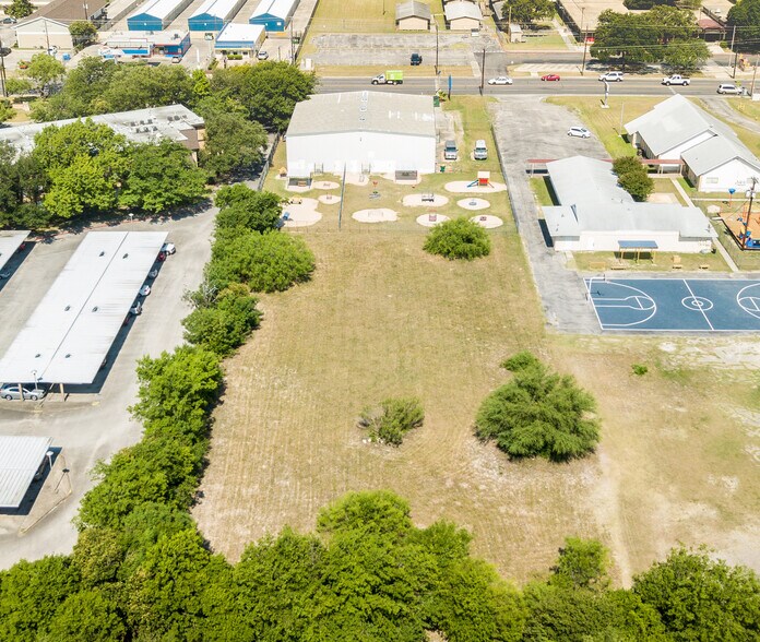 More Photos Of 3838 West Ave, San Antonio Warehouse For Sale