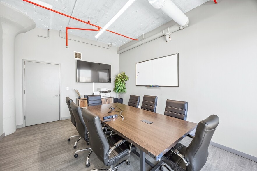 More Photos Of 184-10-184-60 Jamaica Ave, Jamaica Manufacturing For Lease