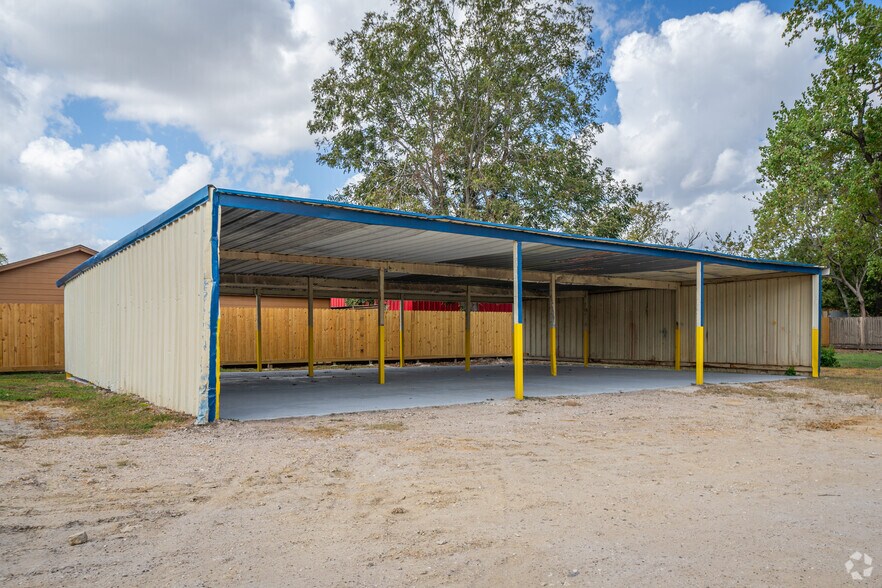 More Photos Of 11601 McKinley St, Houston Manufacturing For Sale