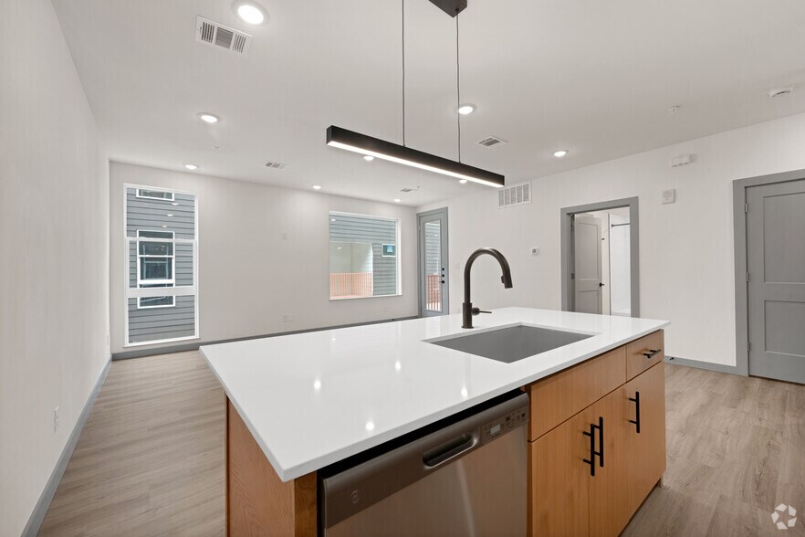 More Photos Of 3981-4001 Roseland Ave, Dallas Apartments For Sale