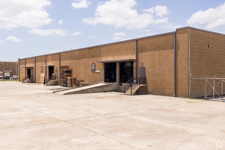 More Photos Of 6855 Wynnwood Ln, Houston Unknown For Lease