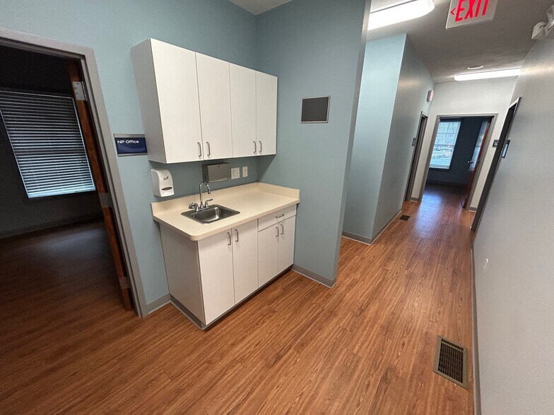 More Photos Of 49 Atwood Rd, Pelham Medical For Lease