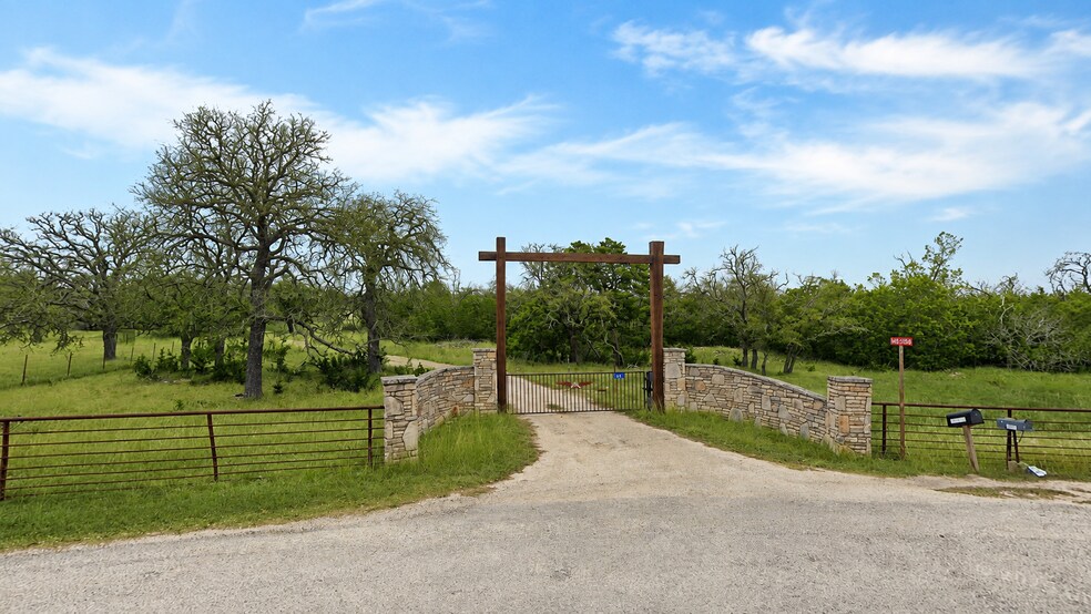 More Photos Of 65 Miles Ln, Harper Land For Sale