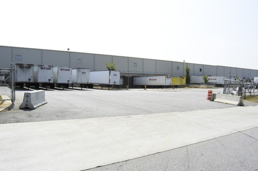 More Photos Of 700 Hudson Rd, Griffin Distribution For Lease