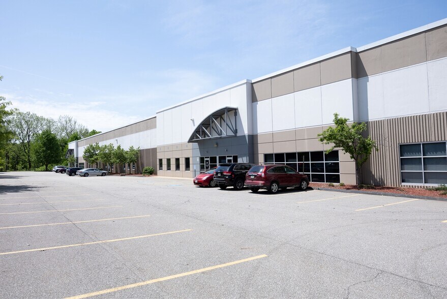 More Photos Of 28900 Fountain Pky, Solon Warehouse For Lease