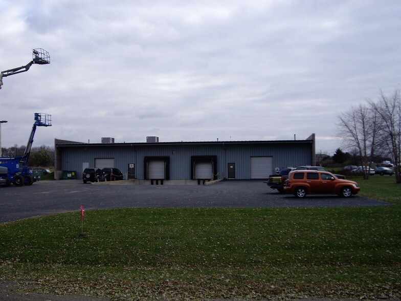 More Photos Of 16050 Woodmint Ln, South Beloit Warehouse For Lease