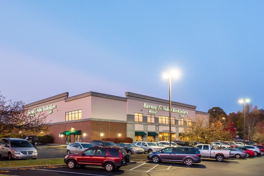 More Photos Of 624 S Green River Rd, Evansville Storefront For Sale