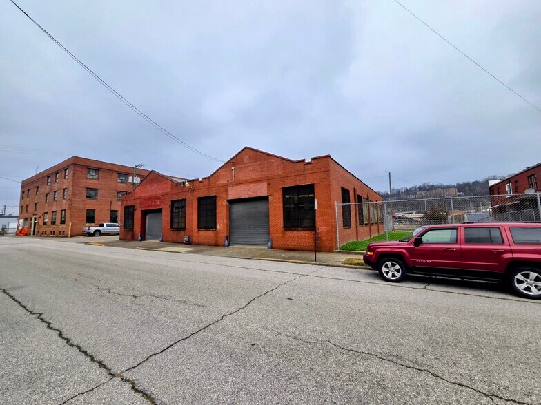 More Photos Of 1416 Lewis St, Charleston Warehouse For Sale
