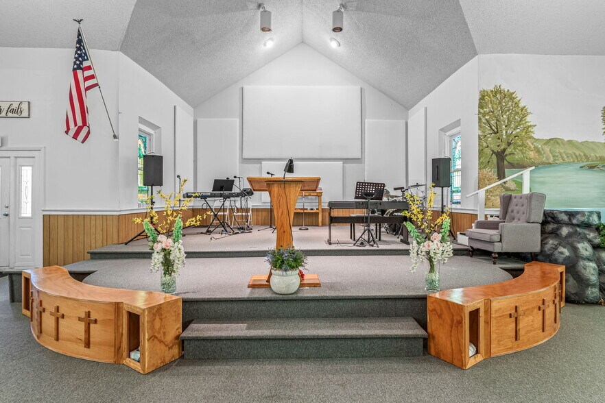 More Photos Of 408 W Main St, Park Hills Religious Facility For Sale