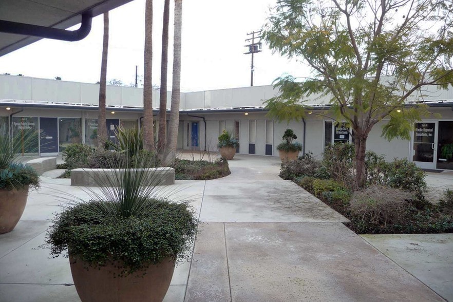 Primary Photo Of 1400 Chester Ave, Bakersfield Office For Lease