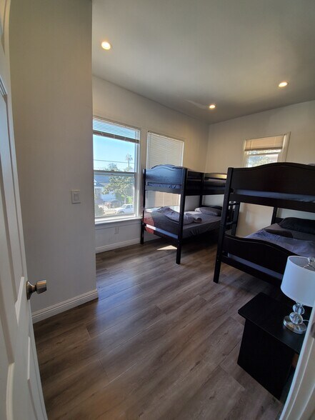 More Photos Of 1978 Bonsallo Ave, Los Angeles Apartments For Sale