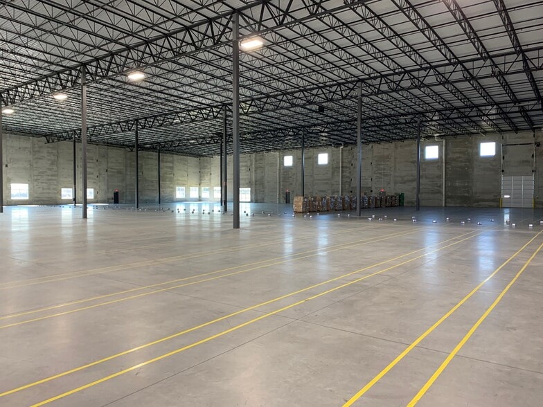 More Photos Of 13620 NE Park Dr, Louisville Warehouse For Lease