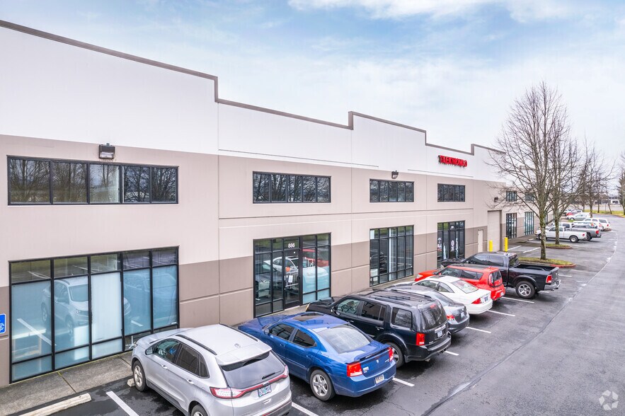 More Photos Of 1020-1080 NW Corporate Dr, Troutdale Unknown For Lease